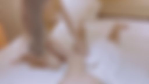 片中化身情色到府女按摩師的@vavababy,專門到府幫男客人按摩服務
