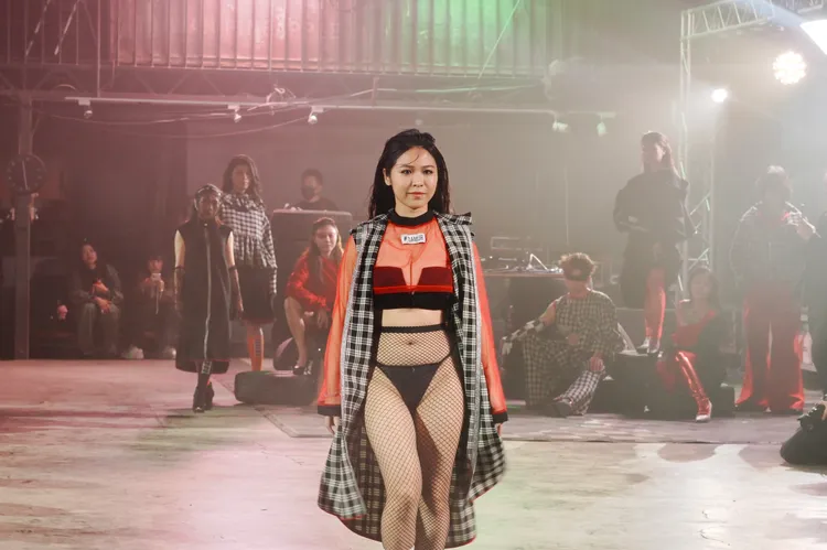 SWAG X #DAMUR跨界時裝大秀　台籍旅德設計師攜手前輔導長、海龍蛙兵大尺登台